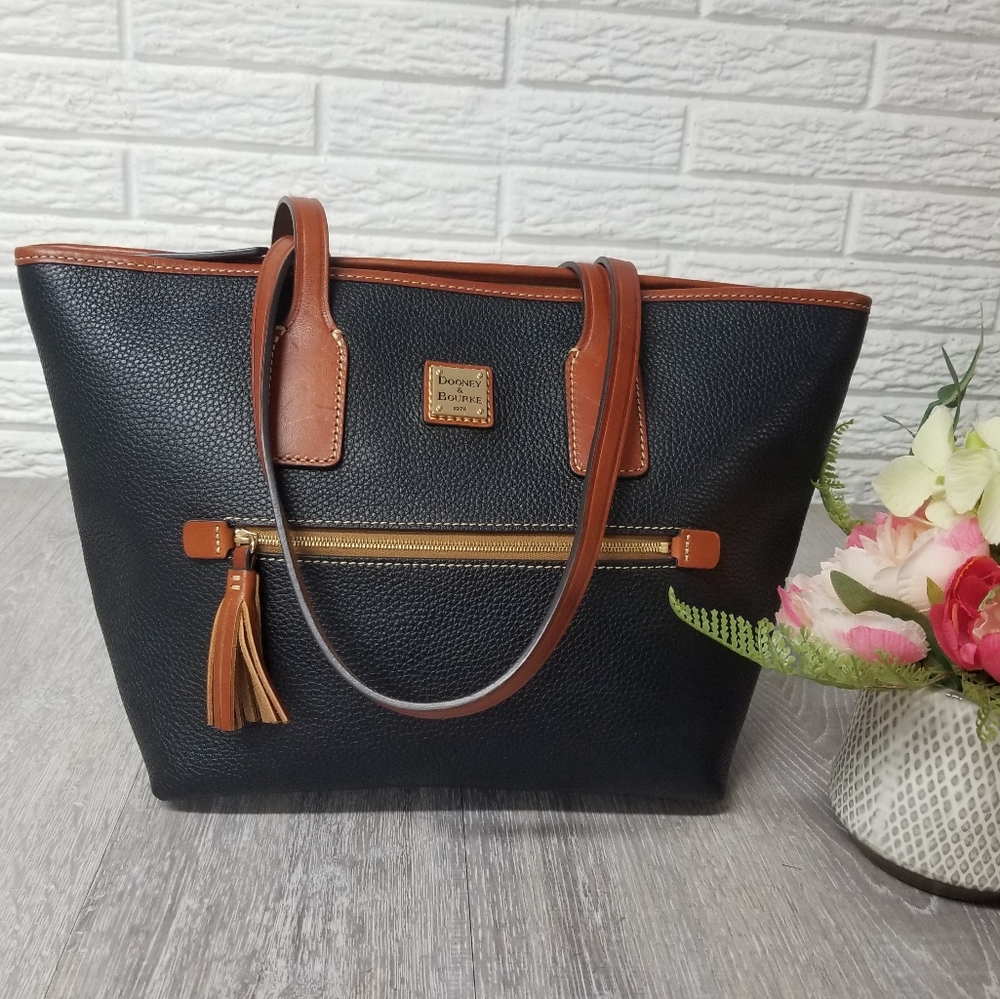 🎉HP🎉Dooney & Bourke Pebble Grain Tote